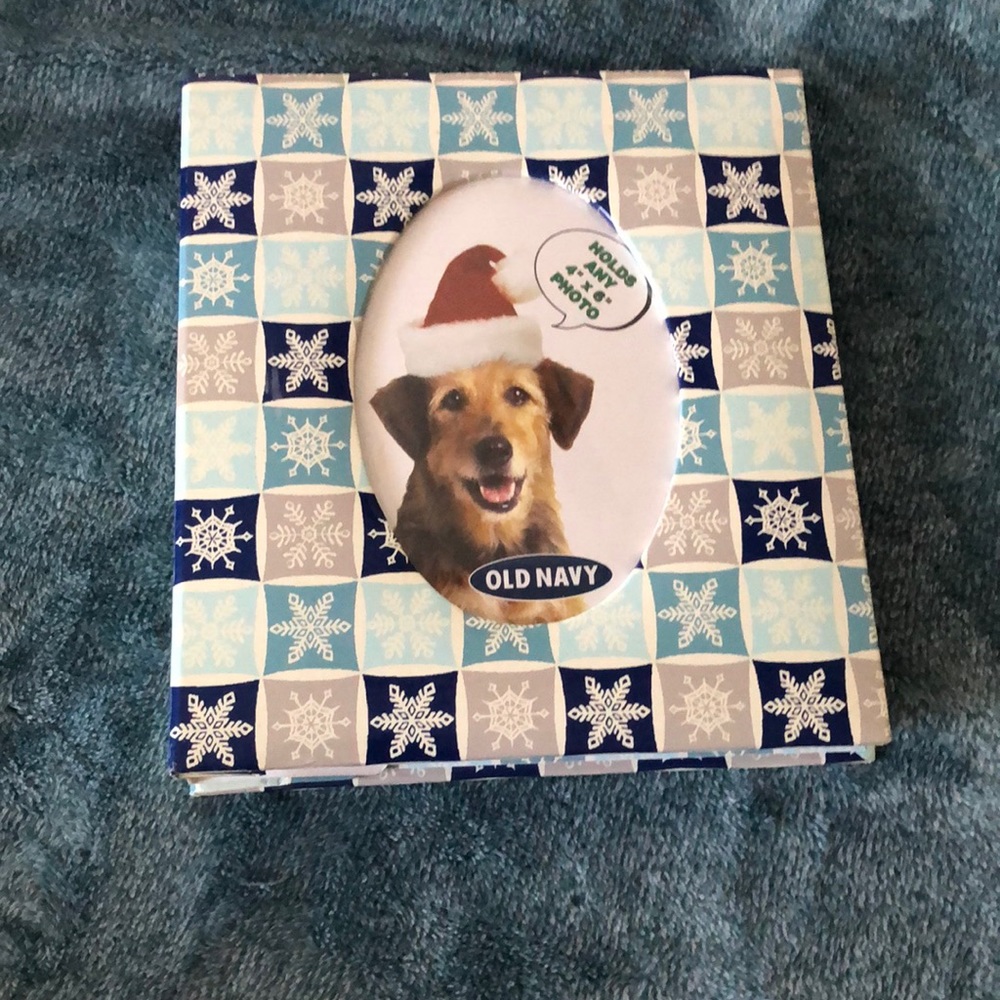 Nice little 4x6 photo album holds 100 photos